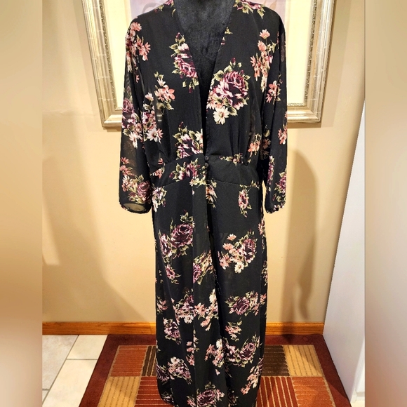 SALE Rue + Maxi Sheer 3 Button Cover Kimono - Picture 1 of 6